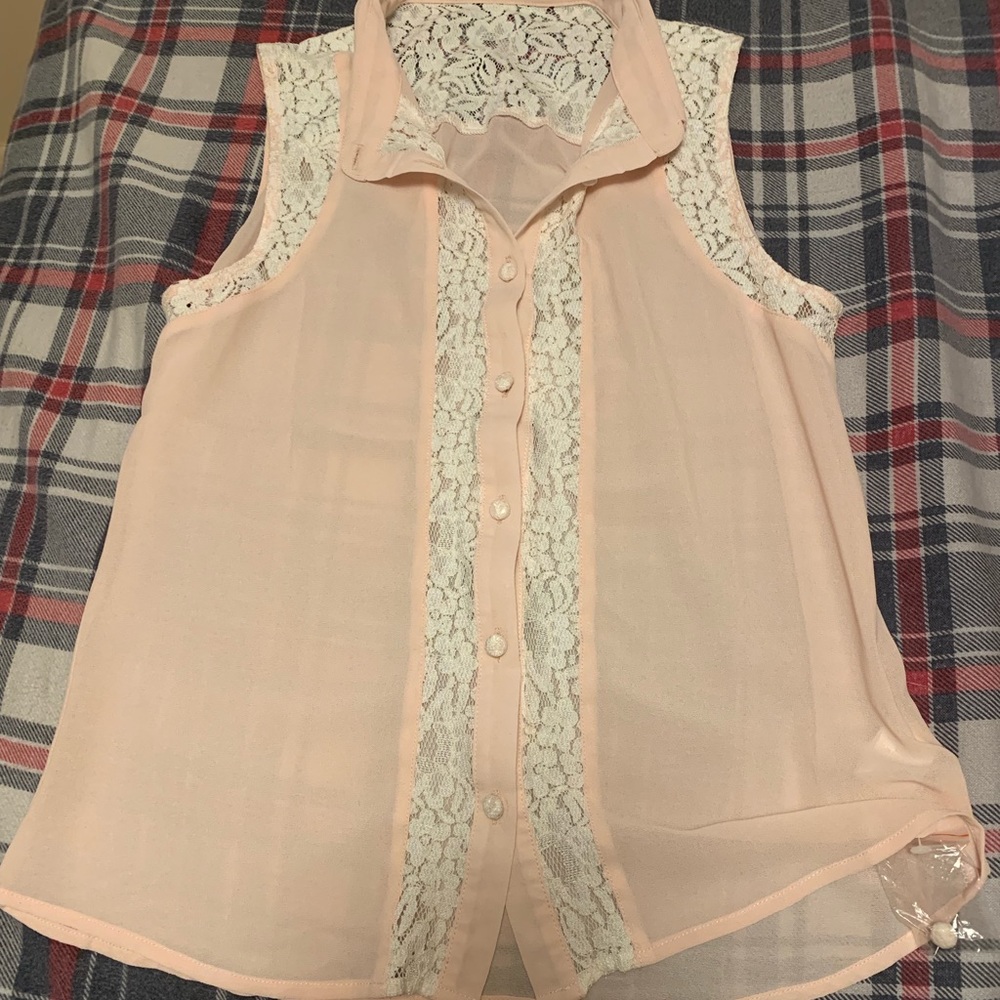 Sleeveless lace button up